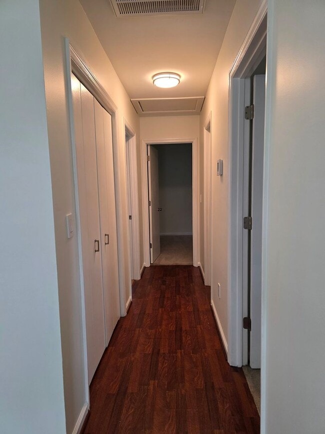 Building Photo - Charming 3-Bedroom Home in Desirable Shadowmoss Community