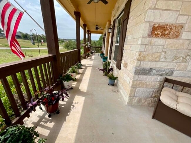 Building Photo - 104 Rolling Waters Ct