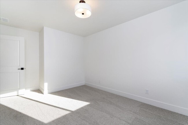 Building Photo - Brand New 3 Bed 2.5 Bath Townhouse With Many Amenities