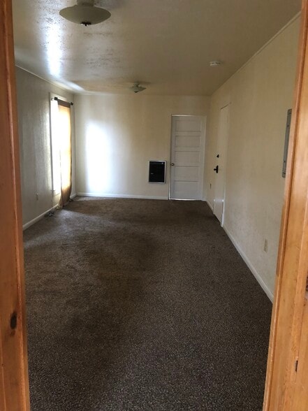 Building Photo - 1226 E 12th St