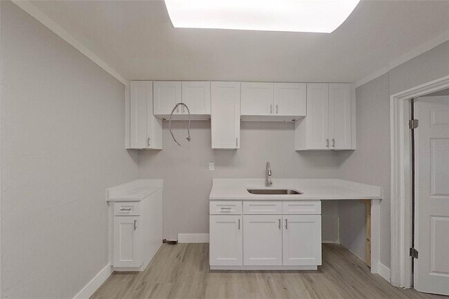 Building Photo - 1923 N Brack St