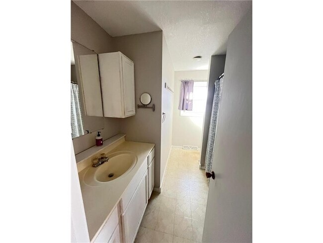 Building Photo - 1811 Judd Ave N