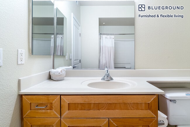 Building Photo - 1668 Hope Dr