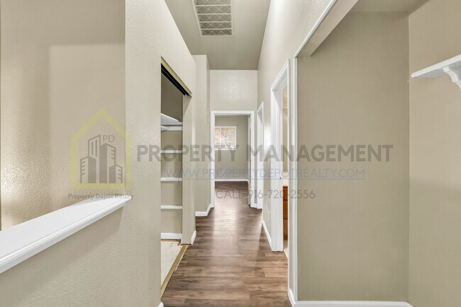 Building Photo - 3 bedroom 2 baths available in a gate community