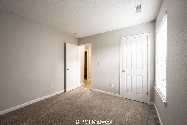 Building Photo - "Charming 3-Bedroom Home with 2 Full Baths...