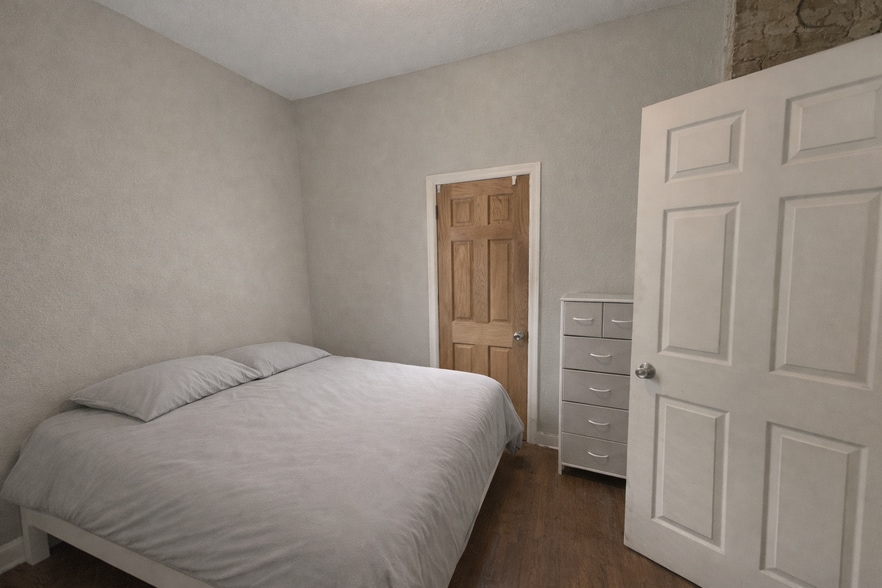 Building Photo - 1709 N Astor St