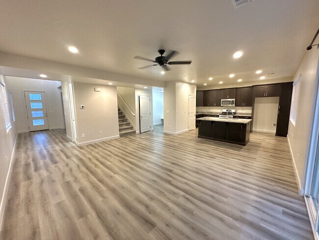 Building Photo - “St. George, Aspen Estates: 5 spacious beds, 2.5 baths, and a stunning 2,852 sq ft of beautifully...