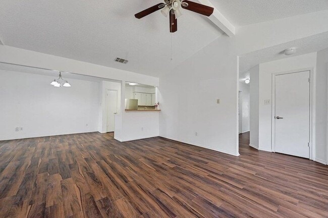 Building Photo - 9601 Holly Springs Dr