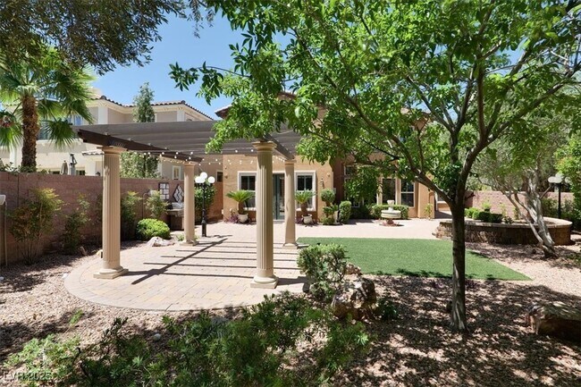 Building Photo - 74 Contrada Fiore Dr