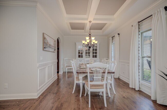 Building Photo - Fully Furnished, Short Term Rental, 1 Mont...