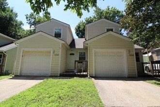 Building Photo - 2 Bedroom 1 Bath Duplex in the Westport Area