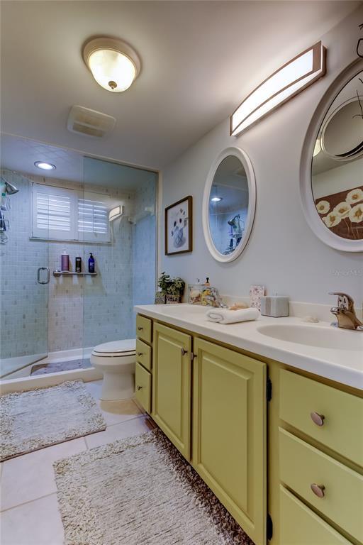 Building Photo - 5200 Brittany Dr S