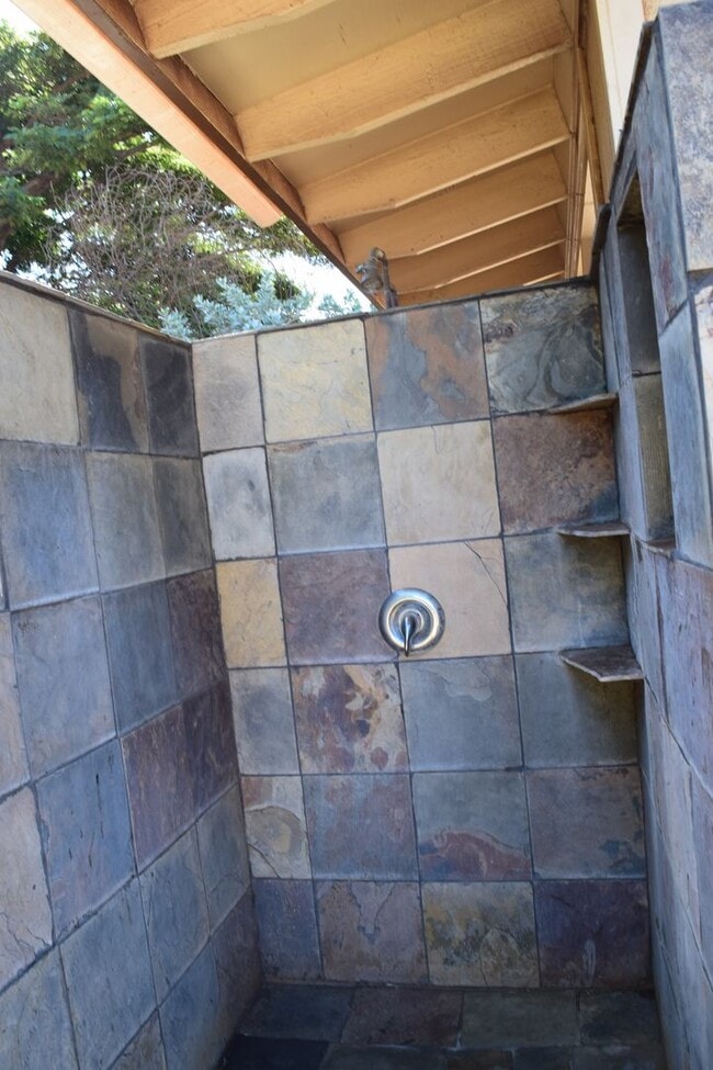 Building Photo - Charming PET FRIENDLY unfurnished 1 bd. 1 bath cottage- Available Now