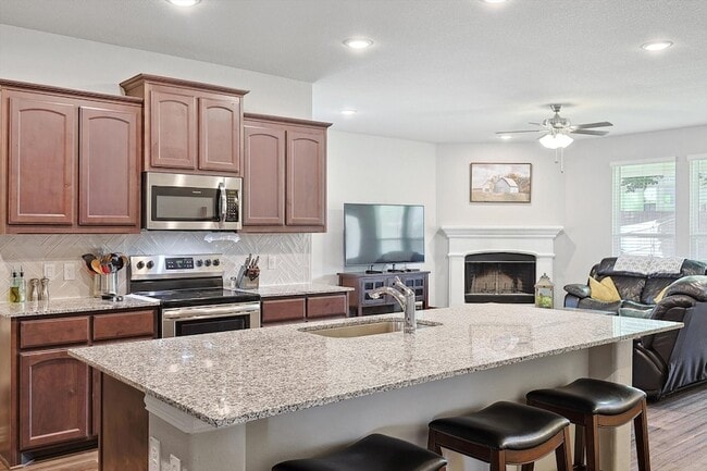 Building Photo - 808 Feather Edge Dr