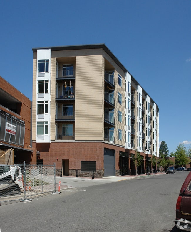 Building Photo - Putnam Pointe & Lofts