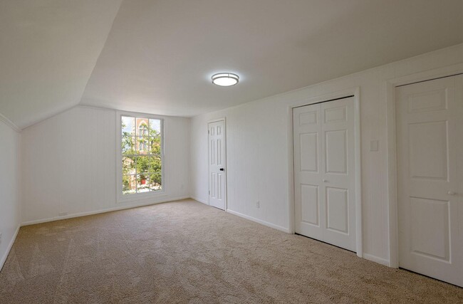 Building Photo - 444 Greene St