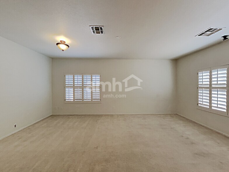 Building Photo - 1210 E Beth Dr
