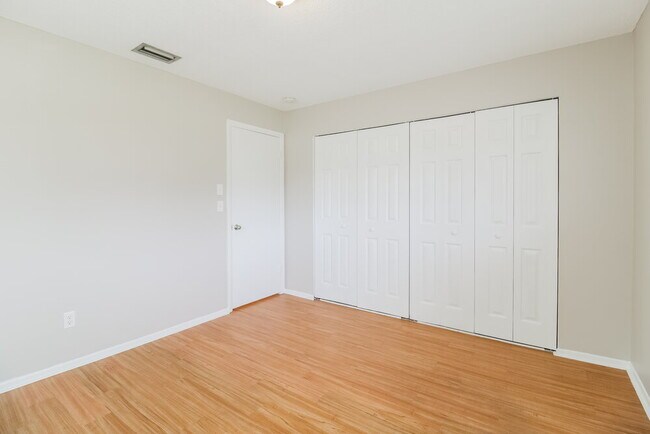 Building Photo - 323 SE 47th St