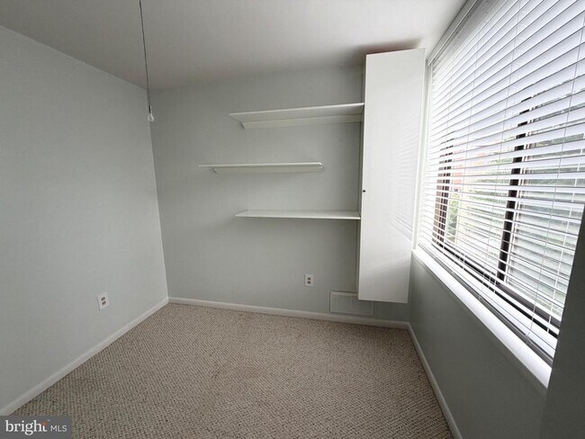 Building Photo - 4390 Lorcom Ln