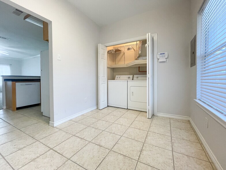 Building Photo - 1401 Bagby Ave