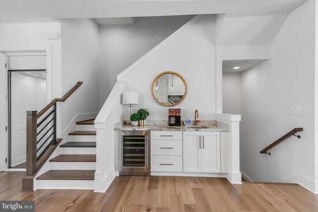 Building Photo - 8201 River Rd