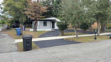 Building Photo - 404 NW 21st Terrace