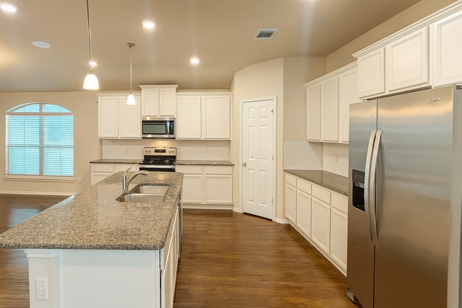 Building Photo - 263 Bainbridge Rd