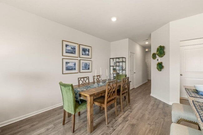 Building Photo - 811 Grovebury Ct