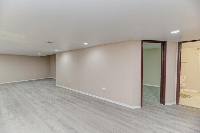 Building Photo - 1413 Skylark Ln