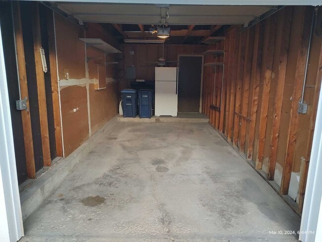 Building Photo - 273 Elmwood Ln