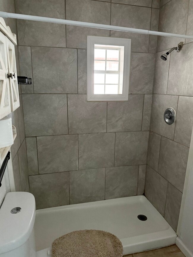 Building Photo - 2213 Holton St