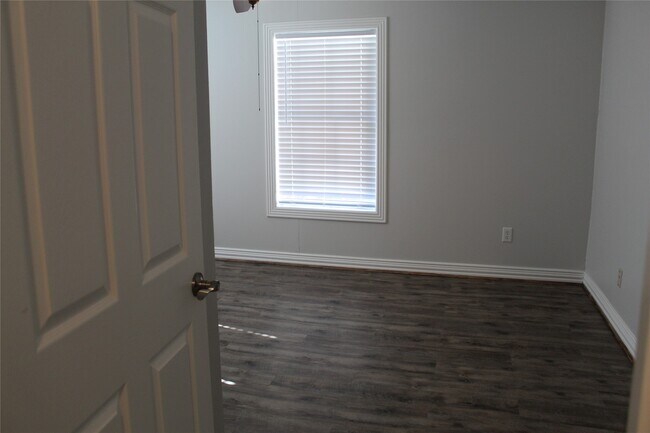 Building Photo - 2914 Pitzlin St