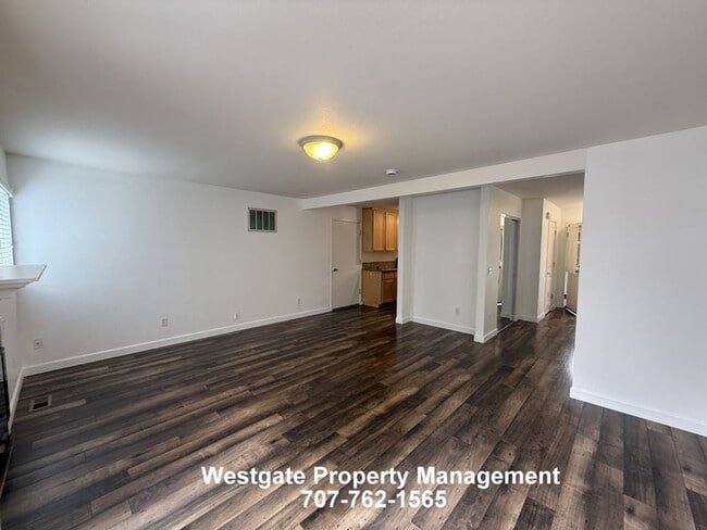 Building Photo - Great West Petaluma 2/1.5 Home - 418A Upham Street