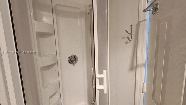 Building Photo - 841 NW 81st Ave