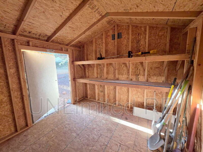 Building Photo - 490 Deer Pass Dr