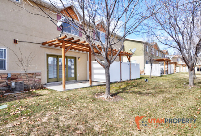 Building Photo - 6729 Pine Landing Way