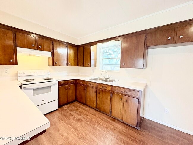 Building Photo - 120 Lindsey Cir