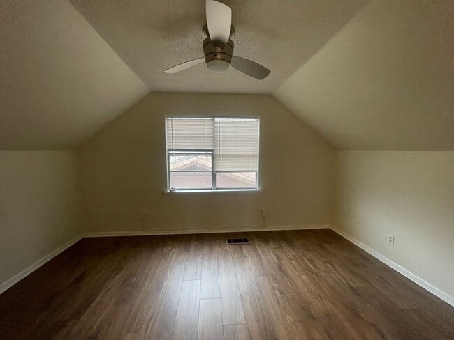 Building Photo - Spacious Inside & Out