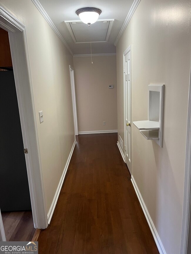 Building Photo - 220 S Zetterower Ave