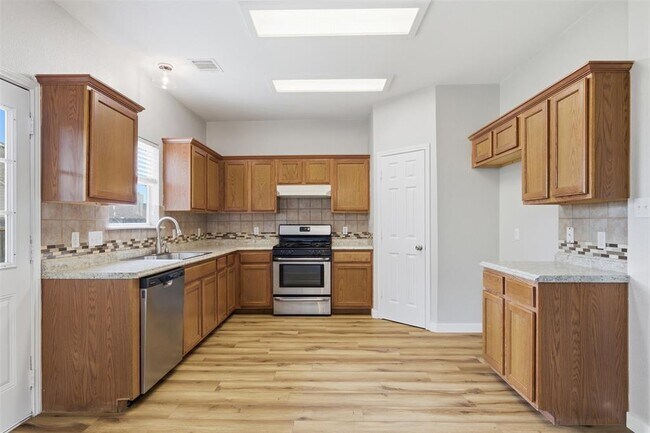 Building Photo - 3901 Whitey Ford Way