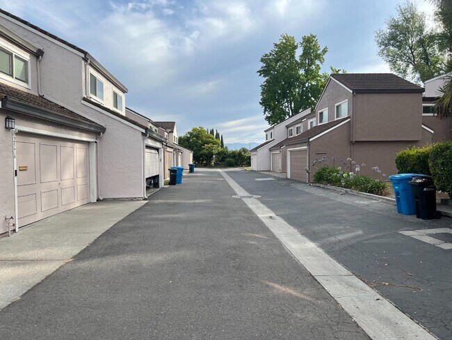 Building Photo - 2598 Knightsbridge Ln