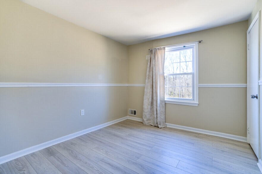 Building Photo - 7913 Central Park Cir