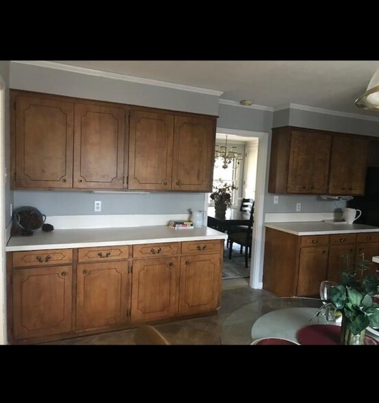 Building Photo - 420 Deerwood Dr