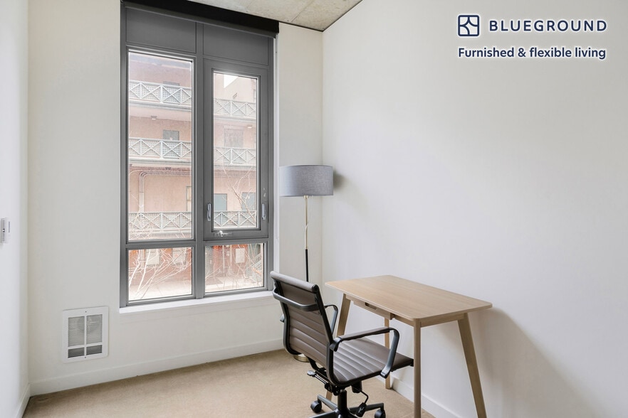 Building Photo - 624 Yale Ave N