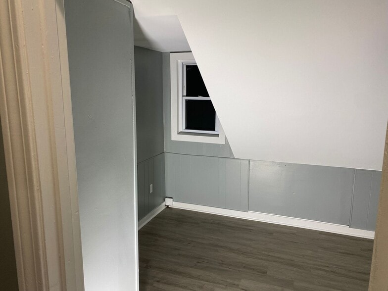 Building Photo - 515 Hollis Rd