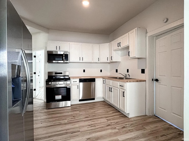 Building Photo - 733 S Armstrong St