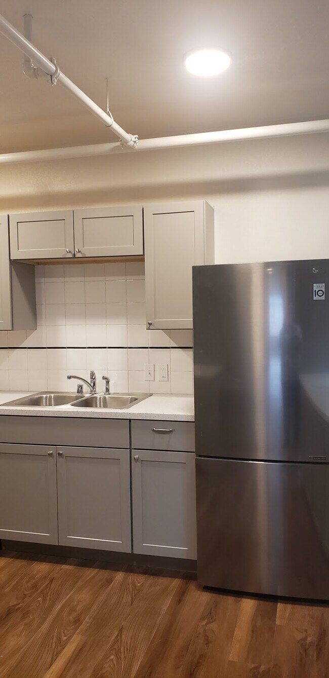 Building Photo - 109 Grand Ave