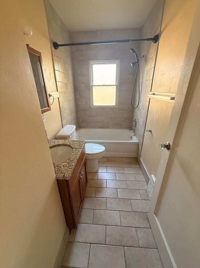 Building Photo - 932 Negley Ave