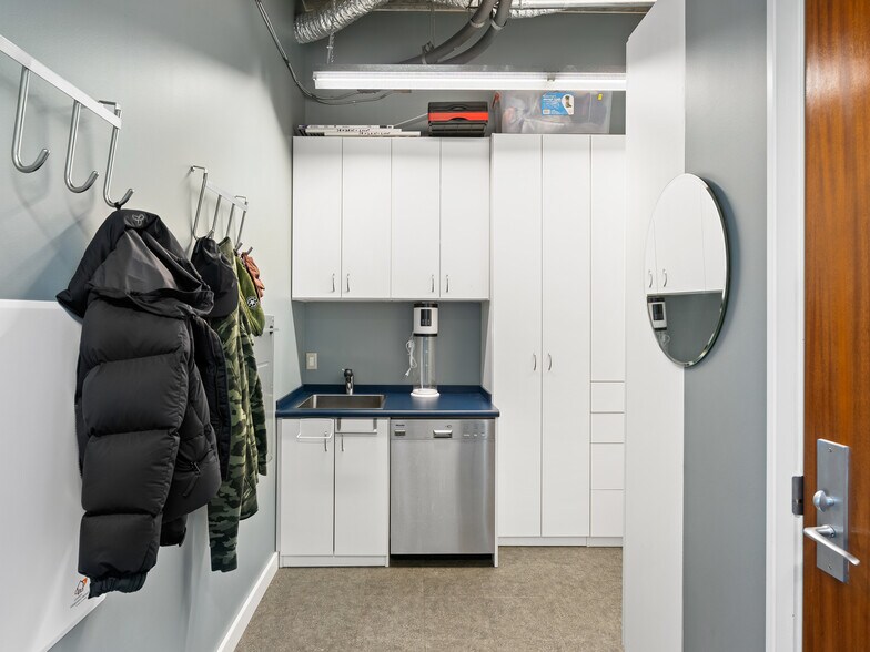 Building Photo - 1025 NW Couch St