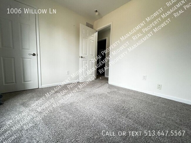 Building Photo - 1006 Willow Ln